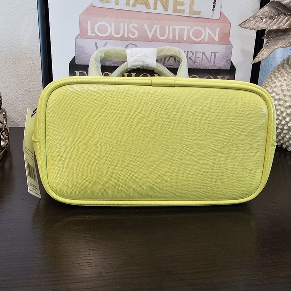 Marc Jacobs Small Satchel Bag. - Picture 7 of 10